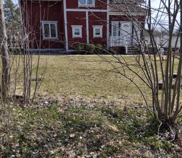 Grycksbo Apartment | Röda villan
