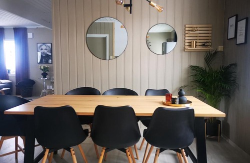 Kongsfjord House | Rødhuset