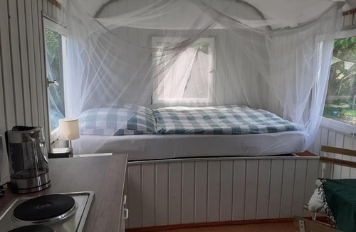 Restorf Apartment | Rüdiger, der Bauwagen am Deich.