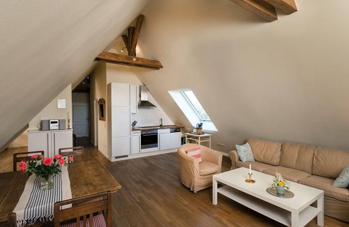 Grubnow Apartment | Rügen Ferienwohnung 8 am Wasser Gut Grubnow mit WLAN und Sauna