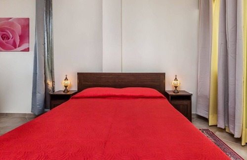 Keratsini-Drapetsona Villa | R 1203 Aspen Villas- Suite with Mountain View, Sea View & Garden View.