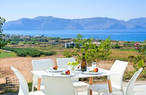 Dramia Villa | R 951 Bautista Villa with Mountain View, Garden view & Sea view/