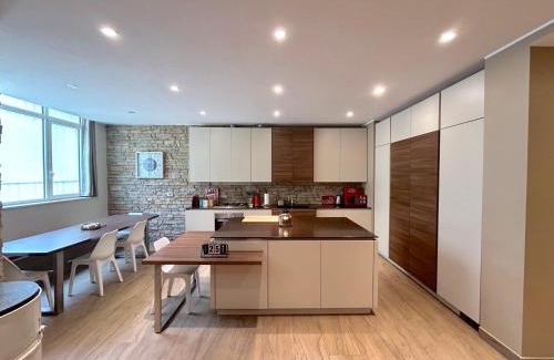 Affori Apartment | R39 Elegant Apartment with Private Parking