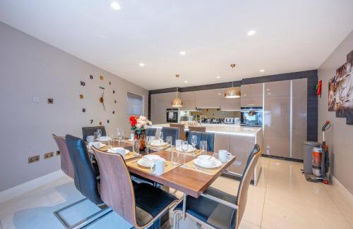 Batley House | *RA7C* For your most relaxed & Cosy stay + Free Parking + Free Fast WiFi *