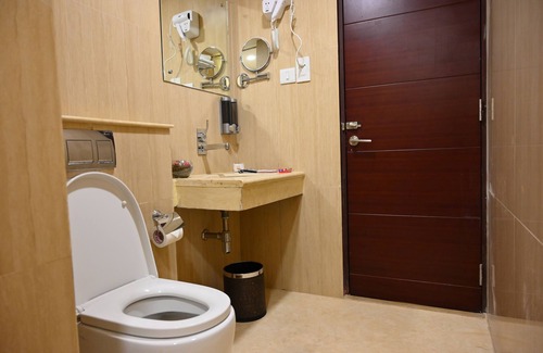 Pallavaram Hotel | Raaj Bhaavan Clarks Inn Chennai