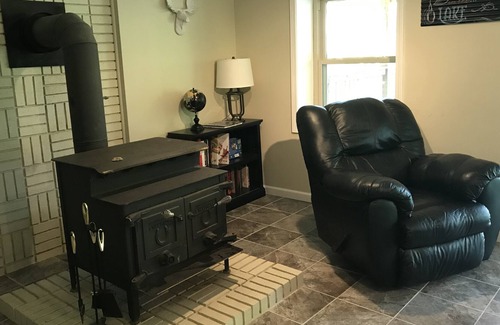 Bellmore House | Raccoon Lakefront Cottage