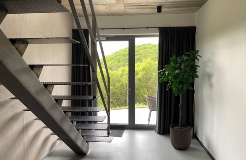 Bermel House | Racers Lodge "nordschleife" mit Hebebühne und Doppelgarage, Nähe Nürburgring