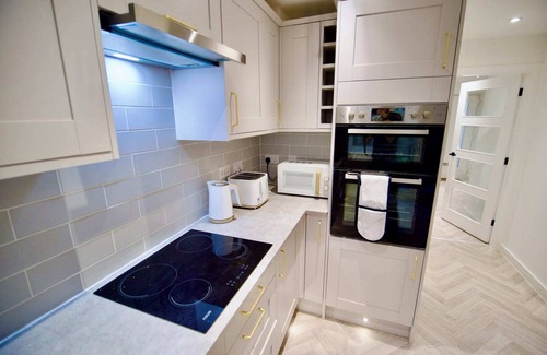 Radcliffe House | Radcliffe N8 - 3 Bedroom House