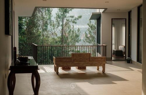 Bandung Villa | Radiance Hill View Villa 10 bedrooms with a private heated pool and billard