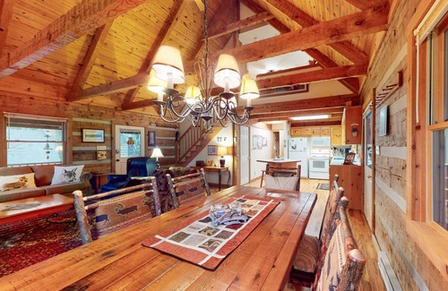 Seven Devils Cabin | Radiant cabin with fireplace, kitchen, & board games - skiing & golf nearby