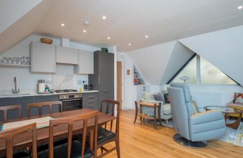 Windsor City Centre Apartment | Radiant Penthouse on the Banks of the Thames