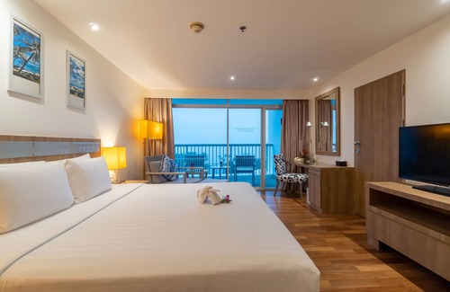 Cha-am Hotel | Radisson Resort & Spa Hua Hin