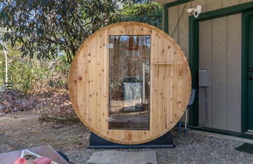 Lake Toxaway House | Rainbow Falls Cabin - Sauna - Hot Tub - Foosball