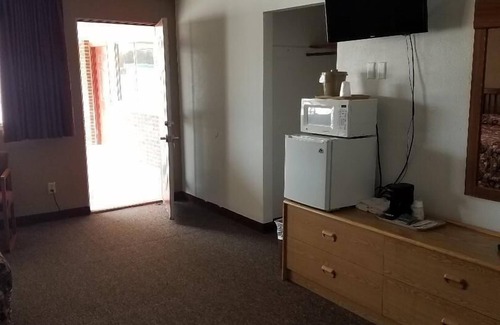 Valentine Hotel | Raine Motel