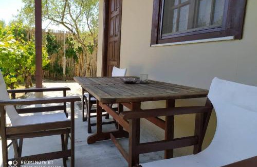 Neromilos House | Raisin House