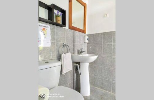 Neromilos House | Raisin House