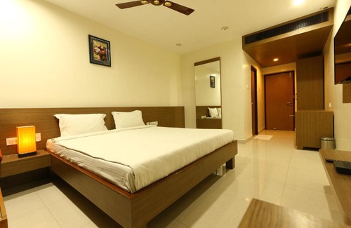 Guduvancheri Hotel | RAJUS RESIDENCY PARK