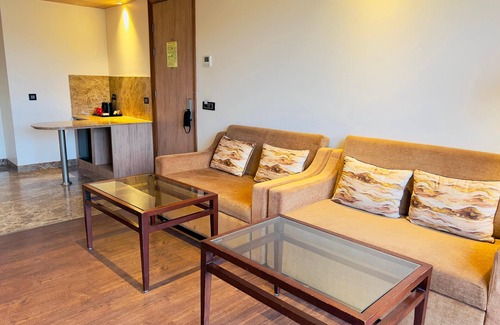 Aligarh Hotel | Ramada by Wyndham Aligarh GT Road