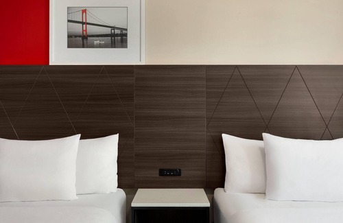 Crown Heights Hotel | Ramada By Wyndham Brooklyn Empire Blvd
