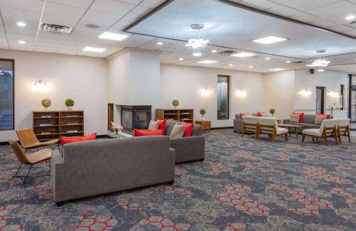 Windsor Locks Hotel | Ramada by Wyndham Hartford North - Bradley Airport