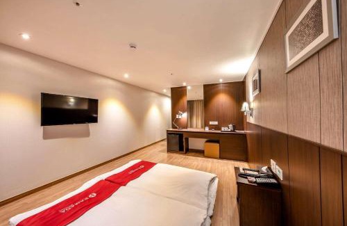 Downtown Hotel | Ramada by Wyndham Jeju City Hall