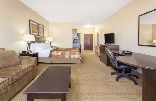 Pincher Creek Hotel | Ramada by Wyndham Pincher Creek