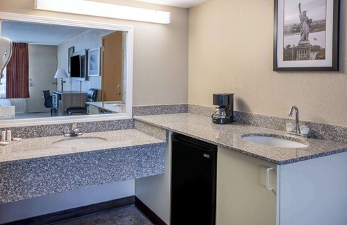 Rome Hotel | Ramada by Wyndham Rome/Verona