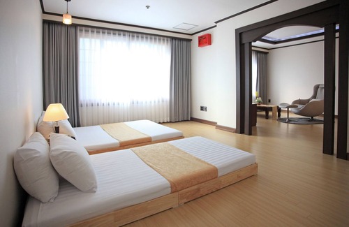 Chungju Hotel | Ramada by Wyndham Suanbo