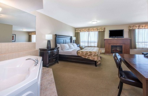 Wainwright Hotel | Ramada by Wyndham Wainwright