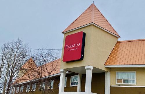 Whitecourt Hotel | Ramada by Wyndham Whitecourt
