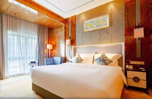 Yufeng District Hotel | Ramada Plaza Liuzhou Liudong