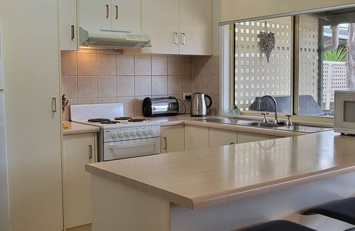 Port Vincent House | Ramsay's Retreat -Short walk to main street and beach!