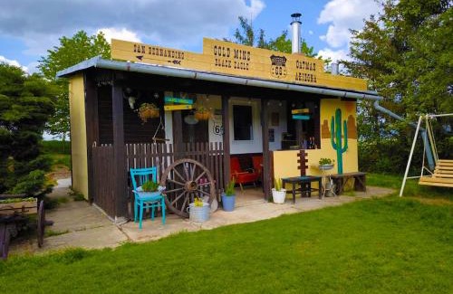 Trsice House | Ranch 66 - Zlatokopecká chata Arizona ve stylu Divokého Západu s koupacím sudem