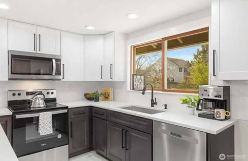 Bonney Lake House | RANCH BEAUT-Modern Farmhouse charm in Bonney Lake
