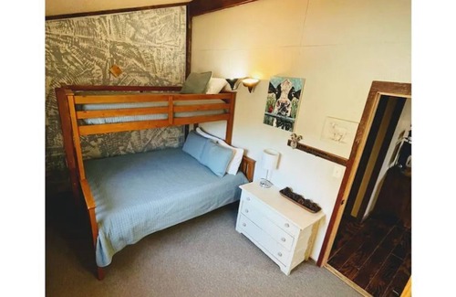 Days Creek House | Ranch House #2 2BR- Farm Tours- Near Crater Lake