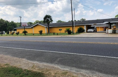 Effie Hotel | Ranch House Motel Marksville