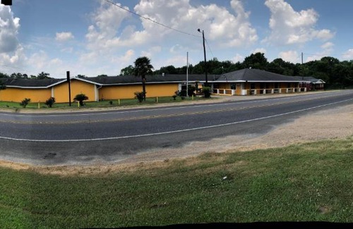 Effie Hotel | Ranch House Motel Marksville