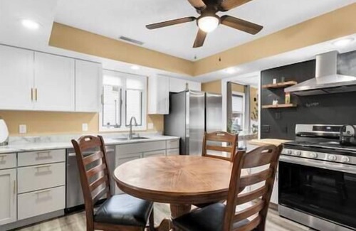 Rantoul House | Ranch near gordyville, sports complex, 13 miles from hospitals