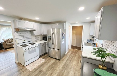 Tonawanda House | Ranch Oasis in Buffalo Niagara Area: Ideal Family Getaway