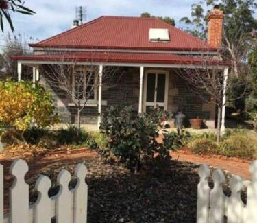 Talunga Bed & Breakfast | Randell Cottage - Adelaide Hills - Cosy Rustic Hideaway