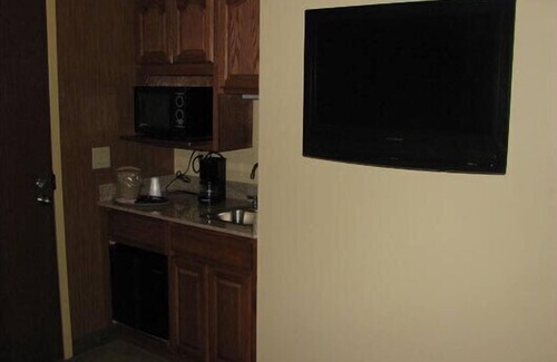 Winchester Hotel | Randolph Inn and Suites
