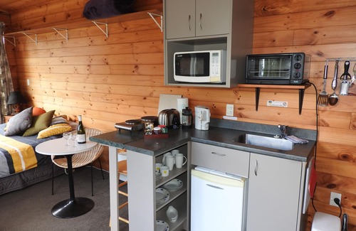 Titirangi Cottage | Rangiwai Retreat Studio Titirangi Village Auckland