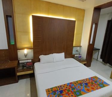 Shivajinagar Hotel | Rapid Lakme Executive Hotel
