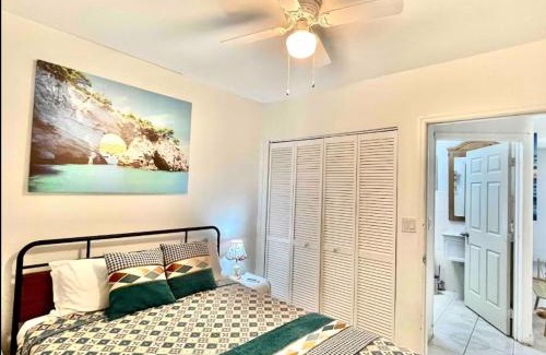 Venetian Road Settlement Apartment | Rare find! Cozy 2-bedroom Apartment in Venetian Road