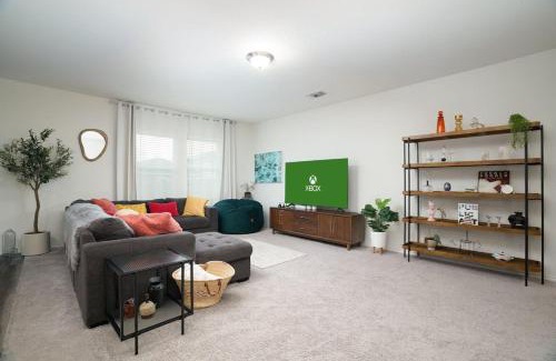 Medina Valley House | Rare Find Sleeps 13 Family Fun