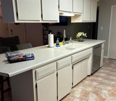Meadview House | Rare four Bedroom MeadviewVacation Home - Grand Canyon West-Skywalk