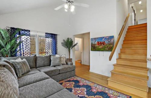 Lauderdale Lakes House | Rare Gem! Game Room, Hot Tub, Near Lake, Pet Ok