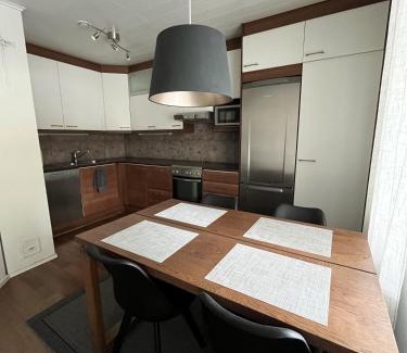 Lehmo Apartment | Rauhallinen ilmastoitu paritalo, Sauna, Terassi, Autokatos