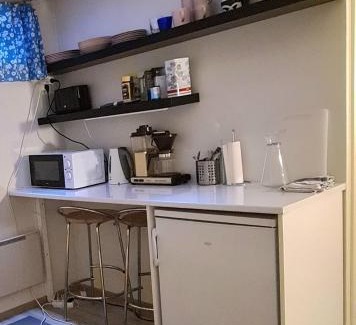 Vantaa Apartment | Rauhallinen kaksio Lahdentie tuntumassa, lentokenttämajoitus ja sähköauton latauspiste