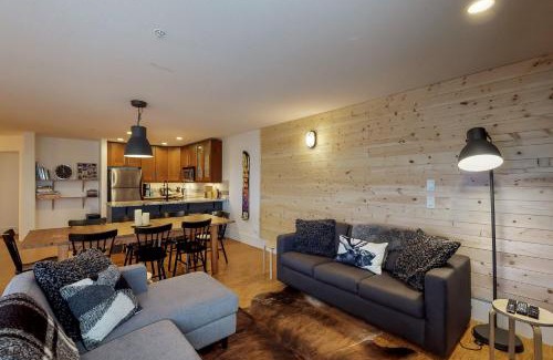 Big White Ski Resort Apartment | Raven 104
